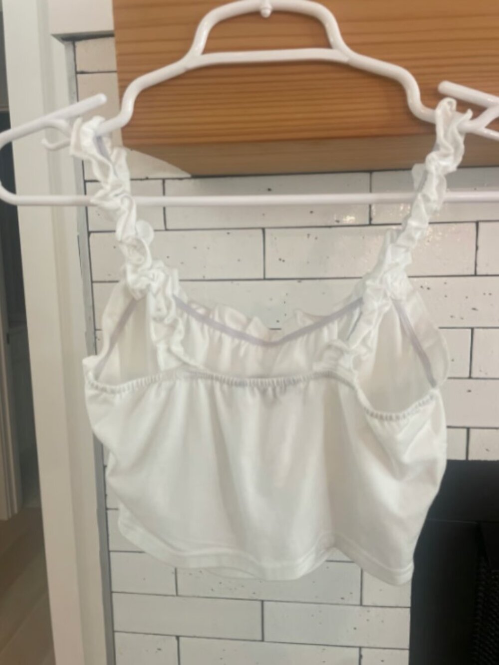 White top - Picture 2 of 6